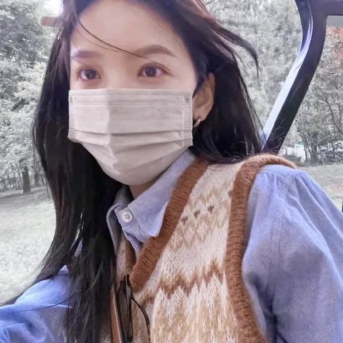 蒙娜丽莎与血月亮